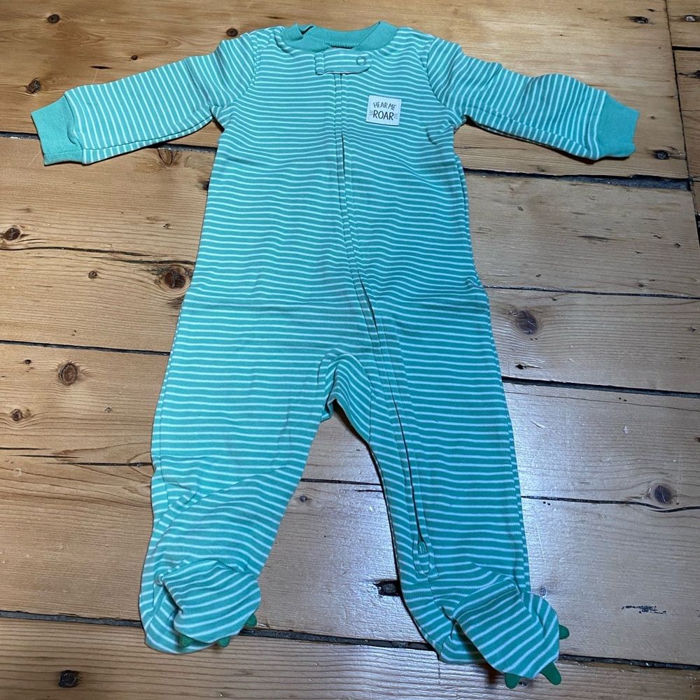 2 Simple Joys Carter’s 3-6 month dinosaur 2-way zipper longsleeve onesie pajamas